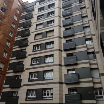 Baúles de tendido en fachada
