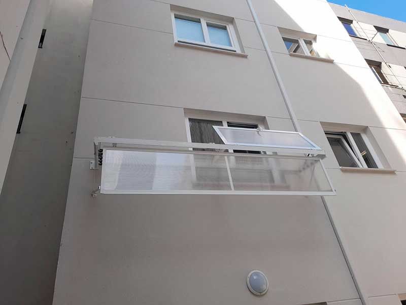 Tendedero abisagrado con faldón