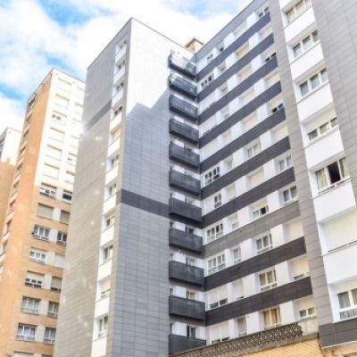 Balcones con baúles de tendido