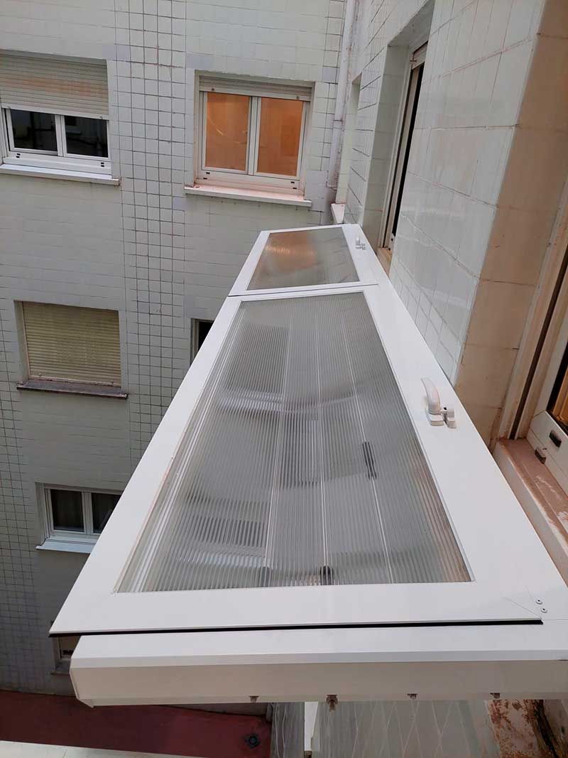 Tendedero abatible en ventana