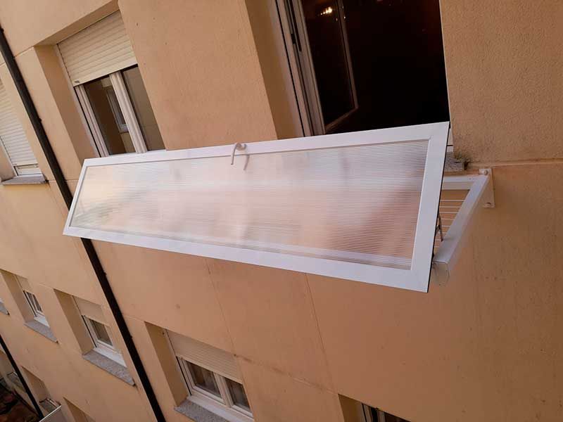 Tendedero batiente instalado en ventana