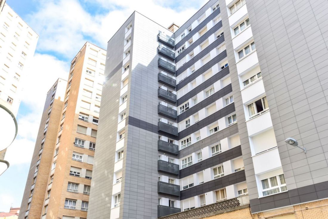 Balcones con baúles de tendido