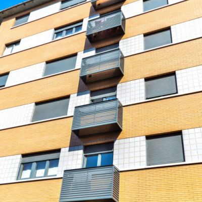 Balcones de residencial con cobres de tendido