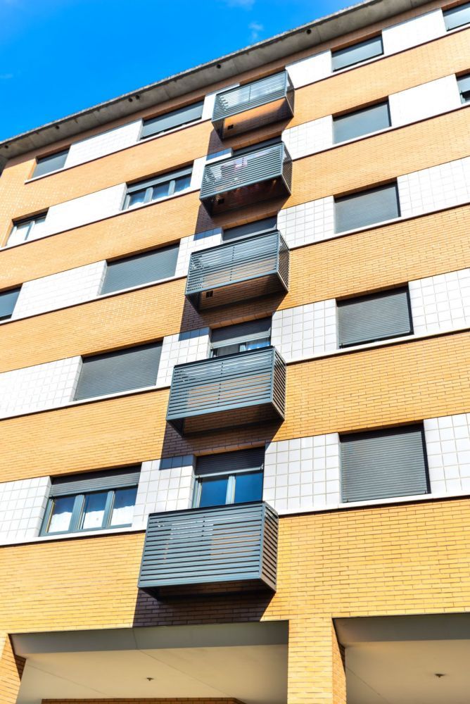 Balcones de residencial con cobres de tendido