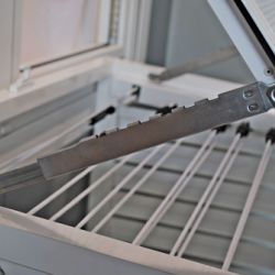 Tendal tipo baúl deslizante abierto