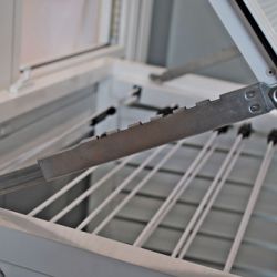 Tendal tipo baúl deslizante abierto
